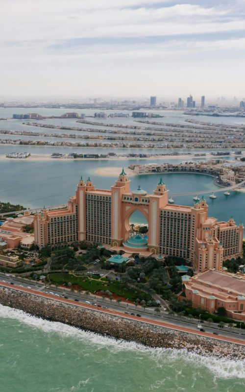 Il tennis di lusso nella città del futuro — immagine 5